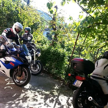 Casuta Dintre Dealuri Vladesti